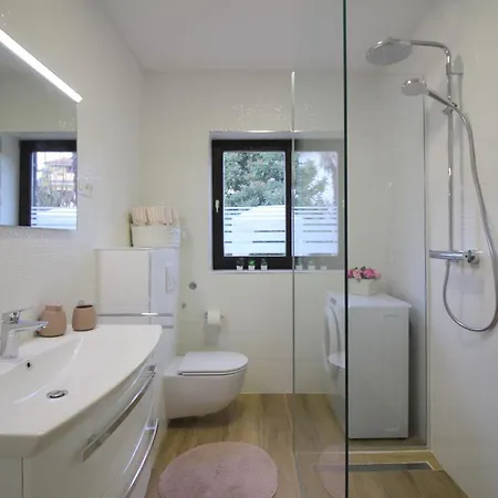 Sabina Mit Schoenem Garten, Ruhige Lage Apartmán