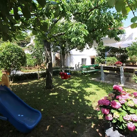 Apartmán Sabina Mit Schoenem Garten, Ruhige Lage