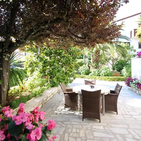 Sabina Mit Schoenem Garten, Ruhige Lage * Porec