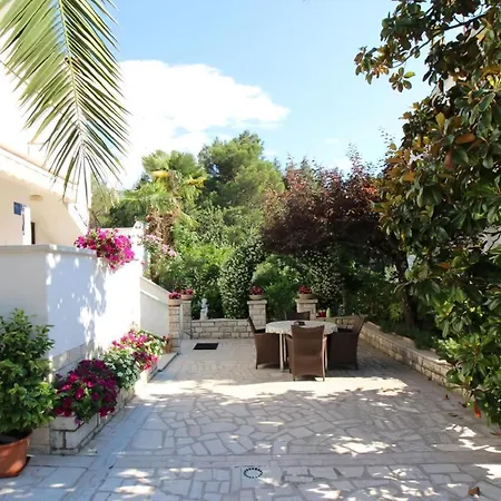 Sabina Mit Schoenem Garten, Ruhige Lage Porec