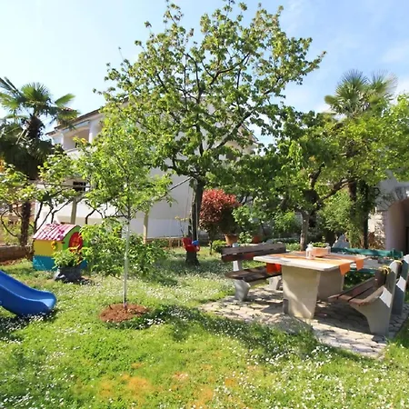 Sabina Mit Schoenem Garten, Ruhige Lage Appartamento *