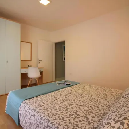 Appartamento Sabina Mit Schoenem Garten, Ruhige Lage *